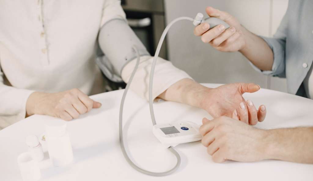 Pressão descontrolada pode levar à demência, afirma pesquisa