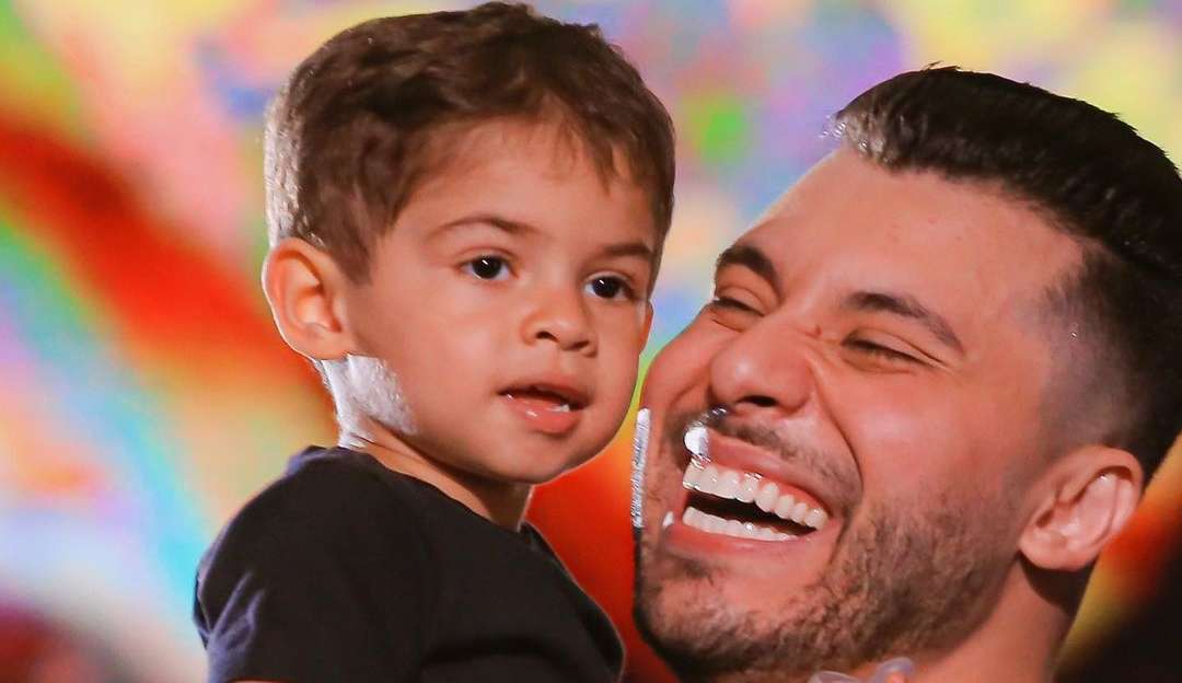 Murilo Huff é homenageado pela mãe de Marília Mendonça