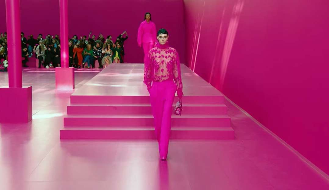 Barbiecore na Valentino conquistou celebridades no Brasil