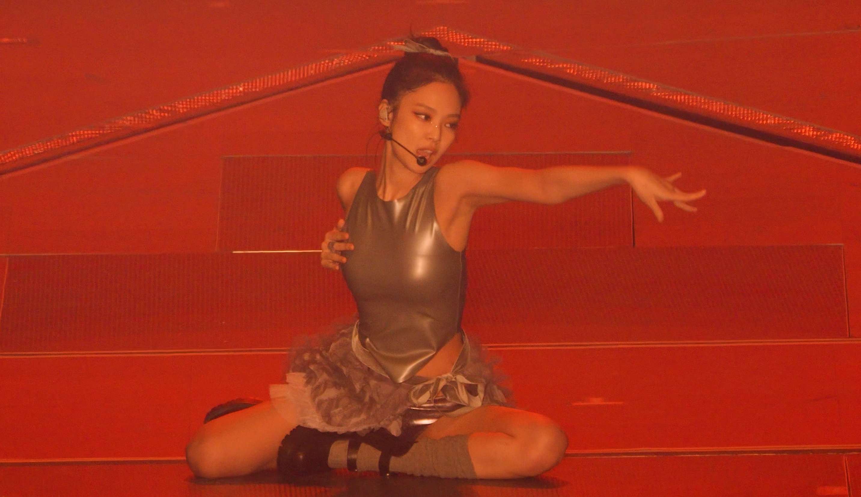 BLACKPINK: Jennie apresenta música solo inédita no show de abertura da turnê