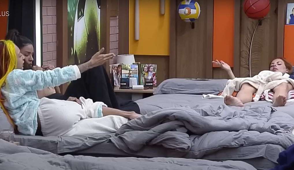 A Fazenda:  Após discussão Deborah afirma saída do “grupo B”