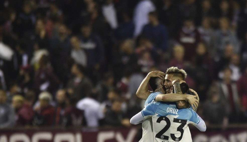 Racing vence o Lanús e fica próximo do titulo do Campeonato Argentino