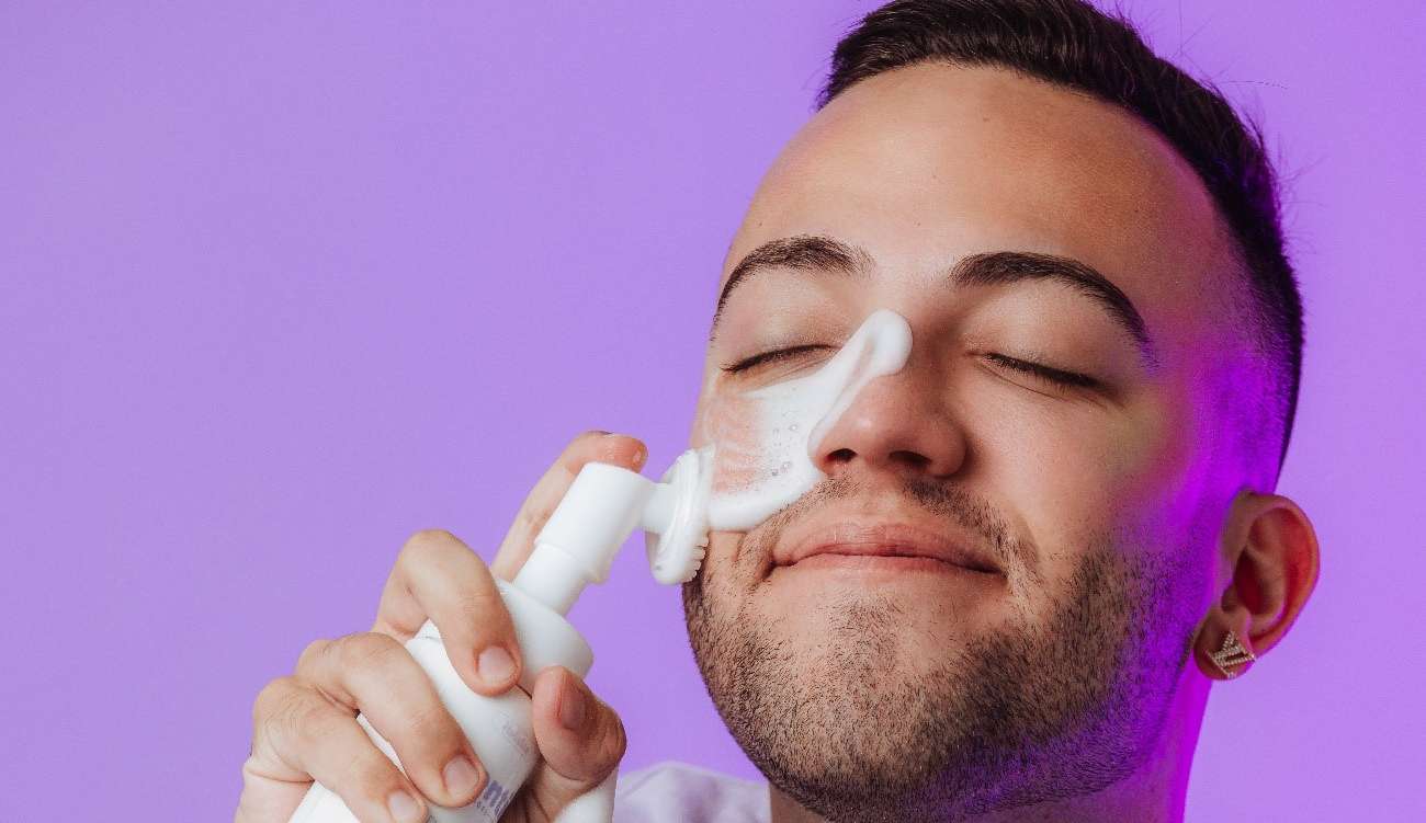 Lucas Rangel lança Essential, primeira linha de skincare criada por influenciador digital