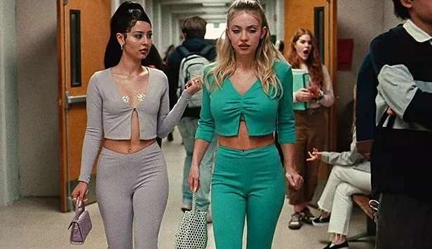 Confira 10 looks Y2K para se inspirar na nova velha tendência