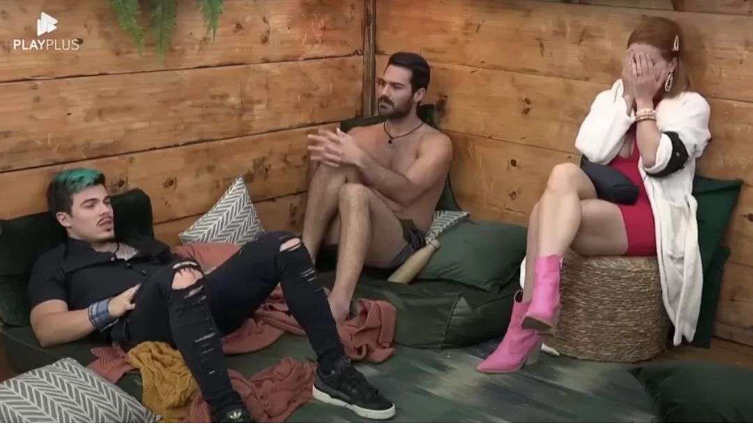 A Fazenda 14: Thomaz se ignora apelo de Deborah e declara: “A  Deolane não vai sair”