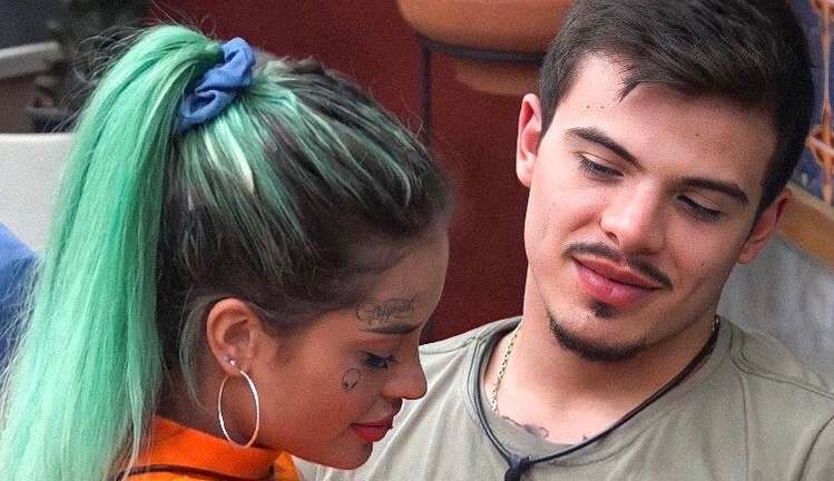 A Fazenda: Tati Zaqui se posiciona em roça com Shayan e Thomaz Costa