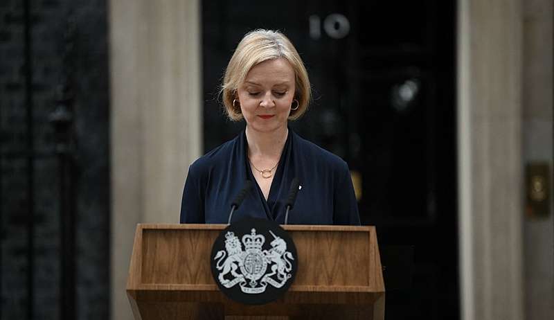 Liz Truss anuncia sua saída do governo britânico após 45 dias como primeira-ministra