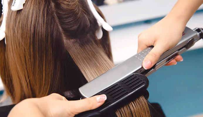 Estudo revela que produtos químicos para alisar cabelos aumentam o risco de câncer uterino
