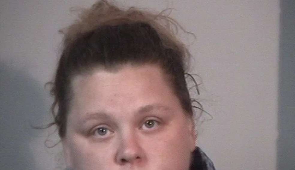 Mulher é presa após assassinato de filho com balas de THC