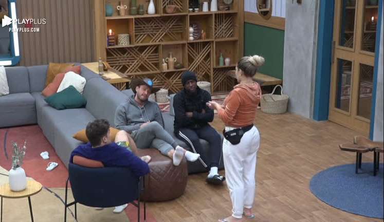 A Fazenda 14 passa por madrugada de muita fofoca e estratégias