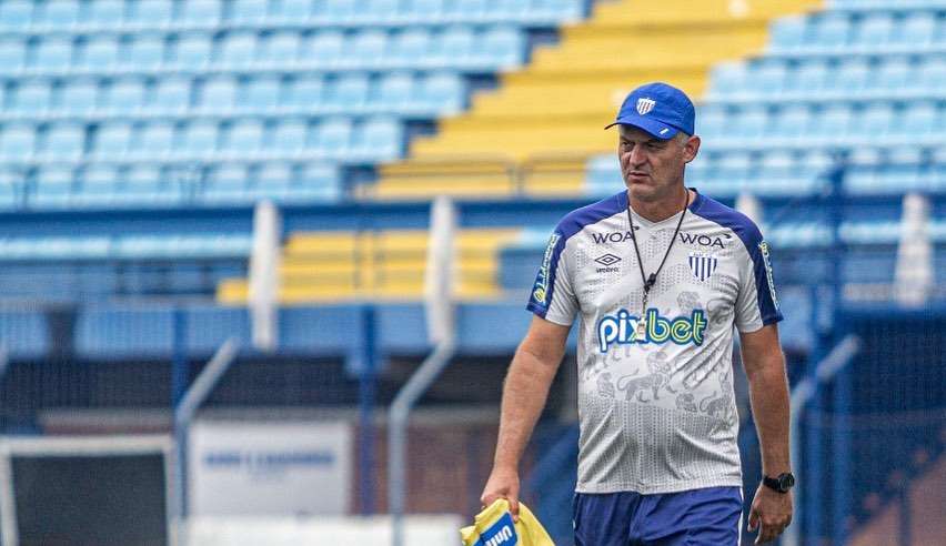 Chega ao fim a passagem do técnico Lisca no comando do Avaí