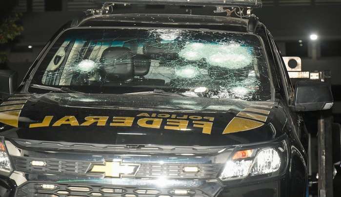 Policiais atingidos por Roberto Jefferson tem estilhaços alojados no corpo