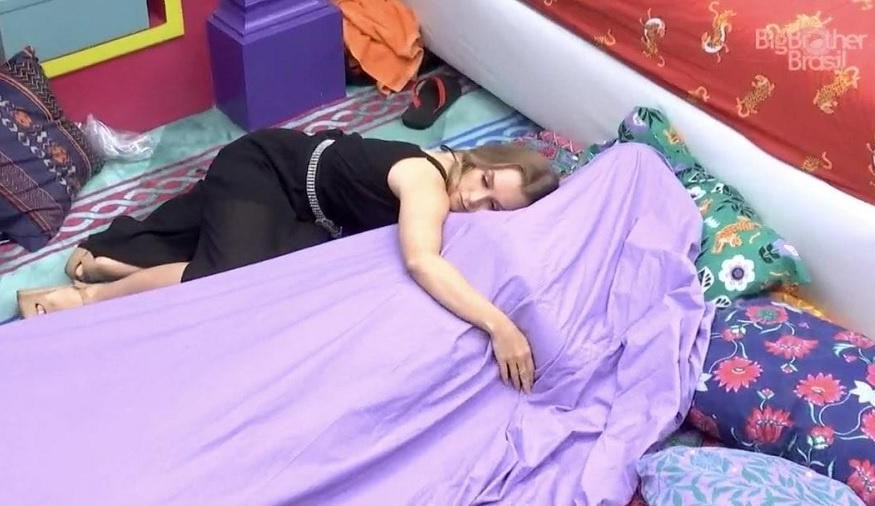 BBB 21: Após a eliminação de Projota, Arthur vai para debaixo da coberta chorar