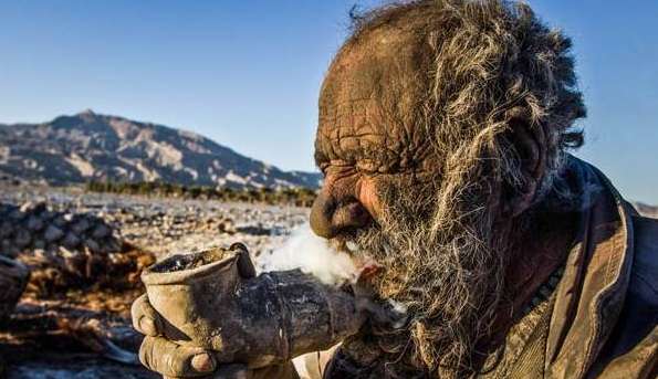 Morre “Homem mais sujo do Mundo” alguns meses após tomar banho