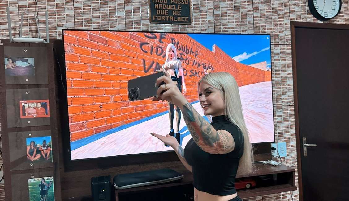 Leticia Marches comenta rotina agitada de lives e gravações para as redes sociais