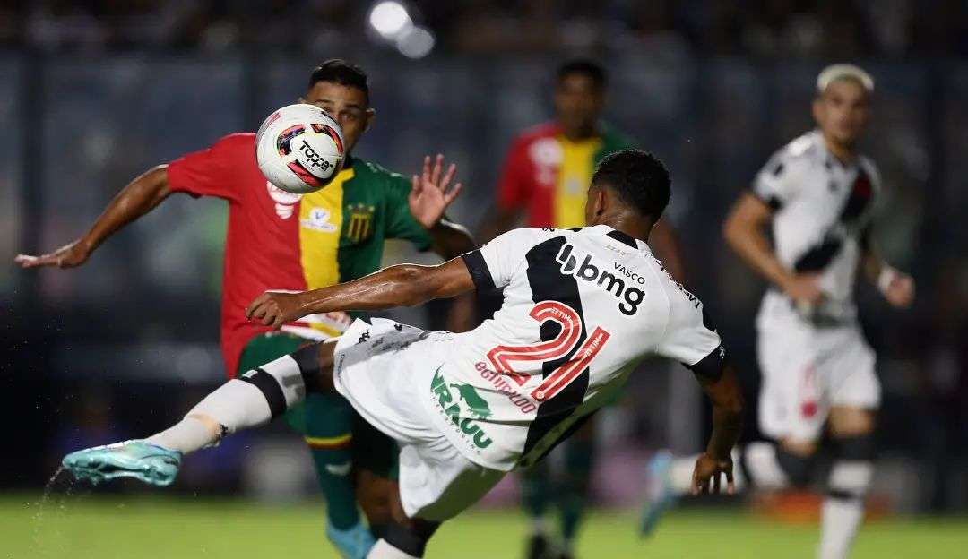 Vasco perde para o Sampaio Corrêa em casa e se complica por vaga para a primeira divisão