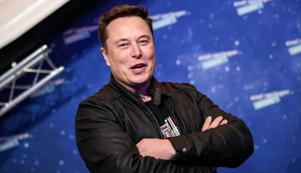 Após meses de negociação, Elon Musk é oficialmente proprietário do Twitter