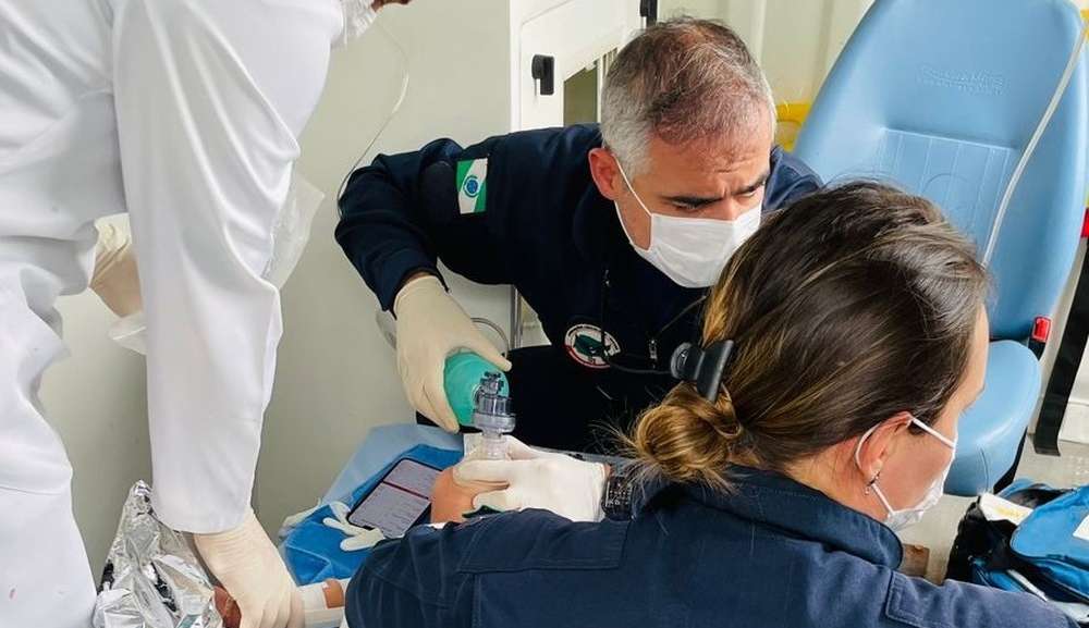 Criança de um ano é gravemente ferida após panela de pressão explodir