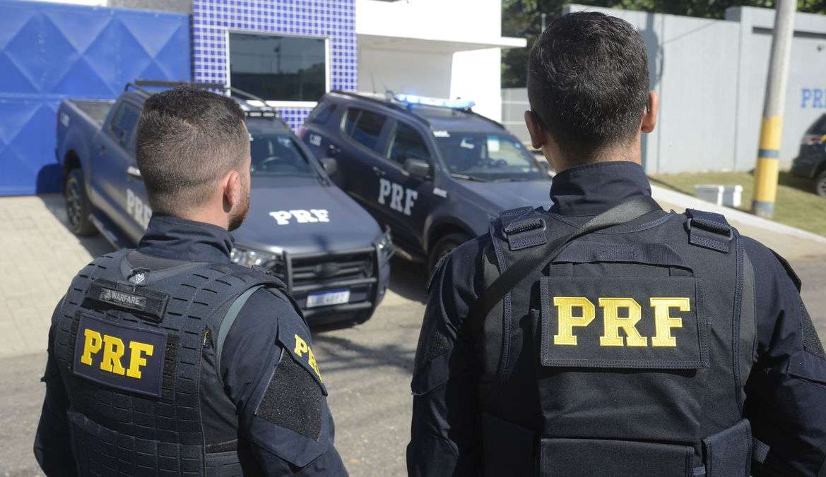 PRF aborda ao menos 610 transportes públicos de eleitores em blitze e descumpre ordem do TSE