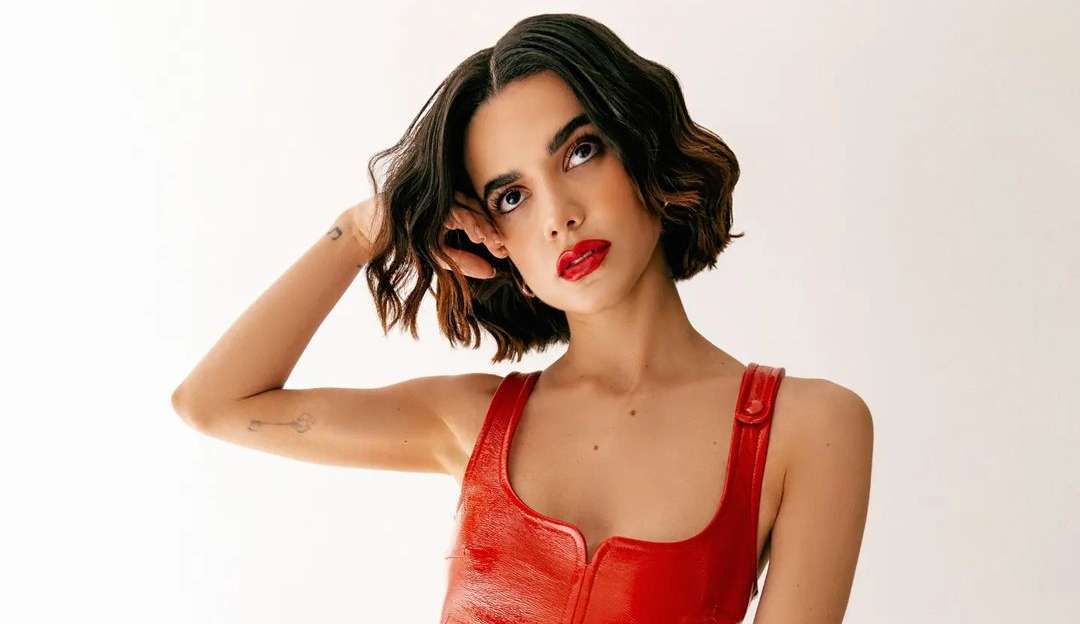 Manu Gavassi homenageia Rita Lee em Acústico MTV