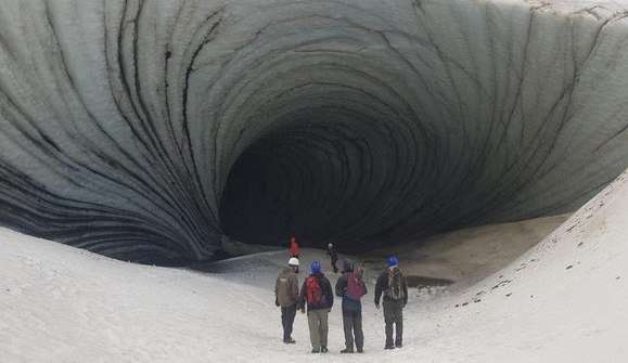 Morre brasileiro em desabamento de pedra de gelo em caverna na Argentina