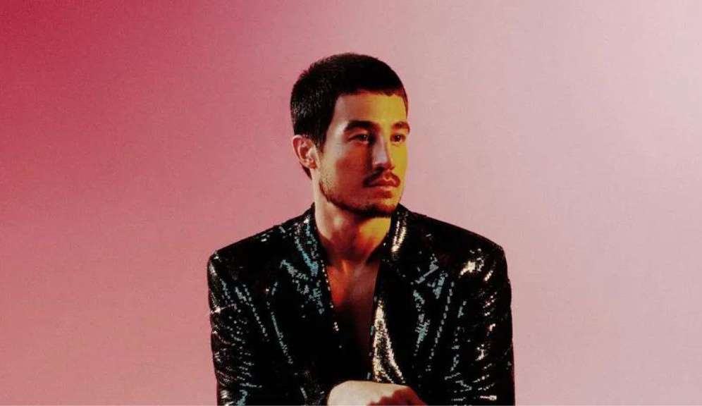 Tiago Iorc volta à cena musical com lançamento de “Daramô”