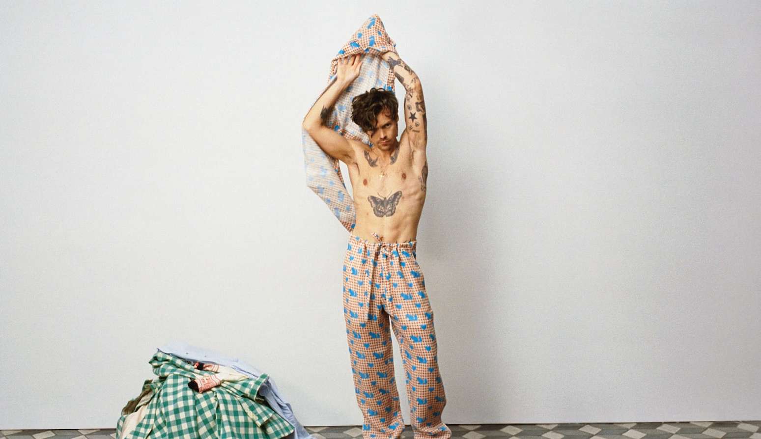 Harry Styles estrela nova campanha da Gucci