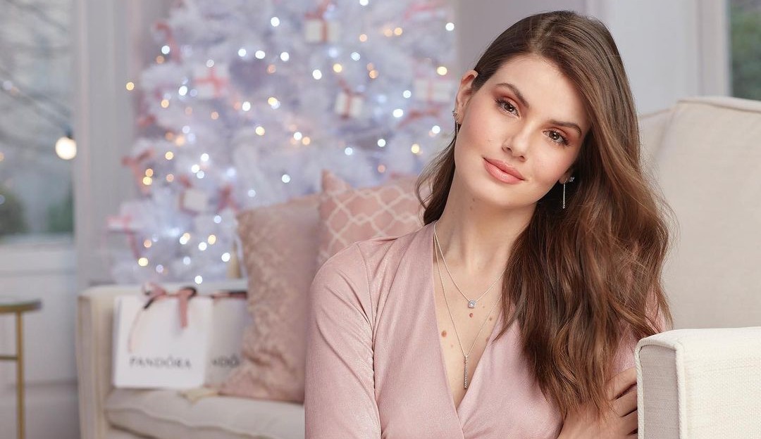 Camila Queiroz muda visual e fala sobre preparação para “/Verdades Secretas 2″/: “/Não é algo simples”/