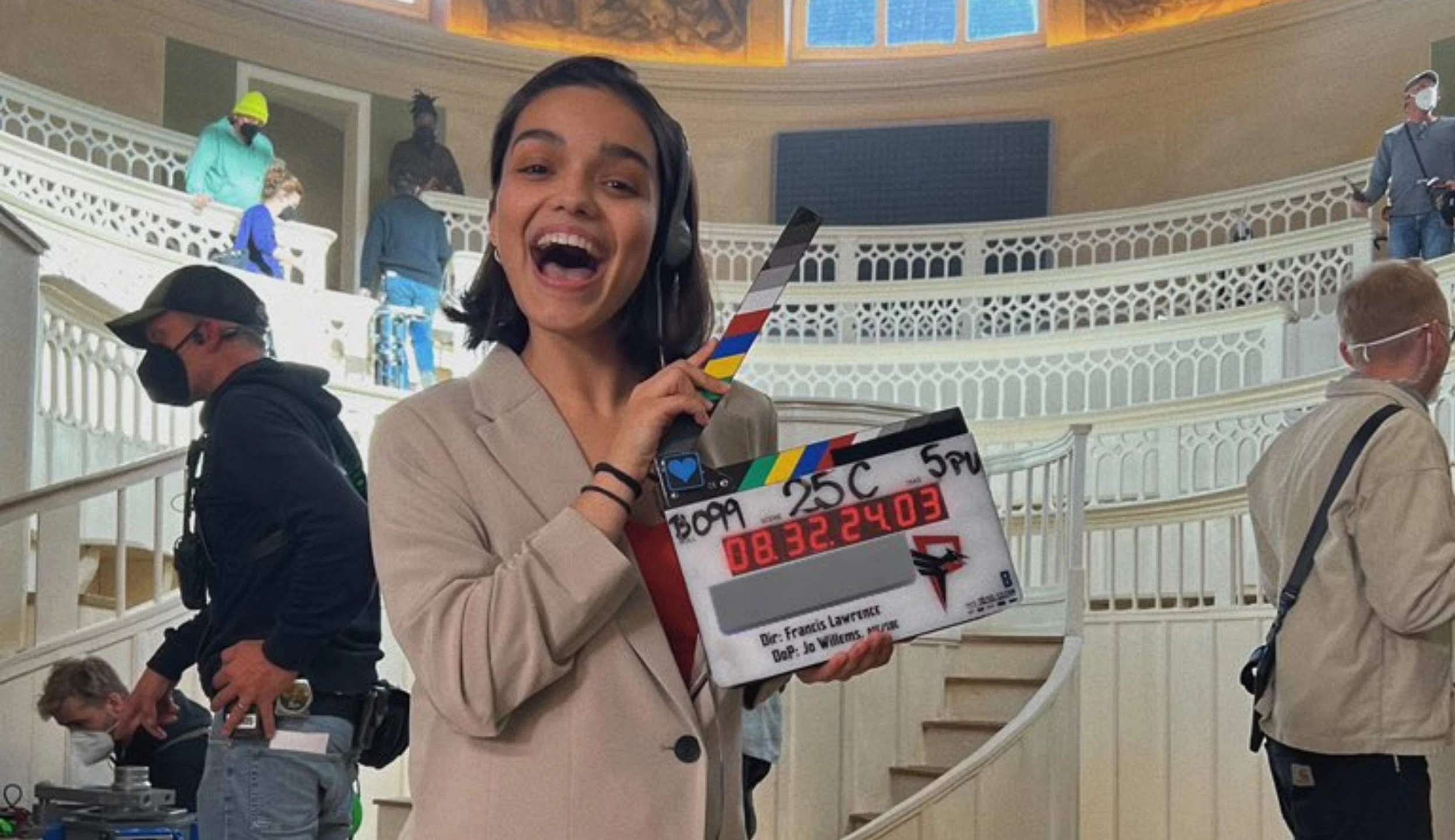 Rachel Zegler anuncia fim das gravações de Spin-off de Jogos Vorazes