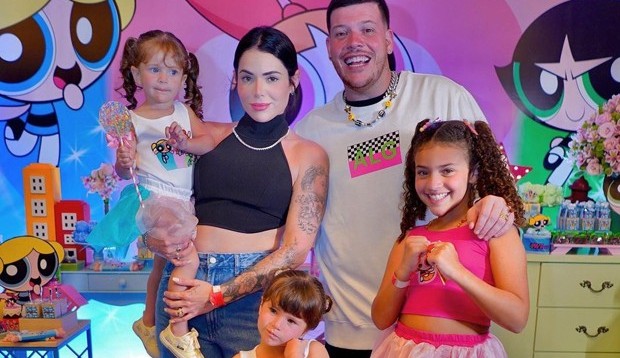 Ferrugem tem como inspiração mulher e filhas para apresentar o TVZ