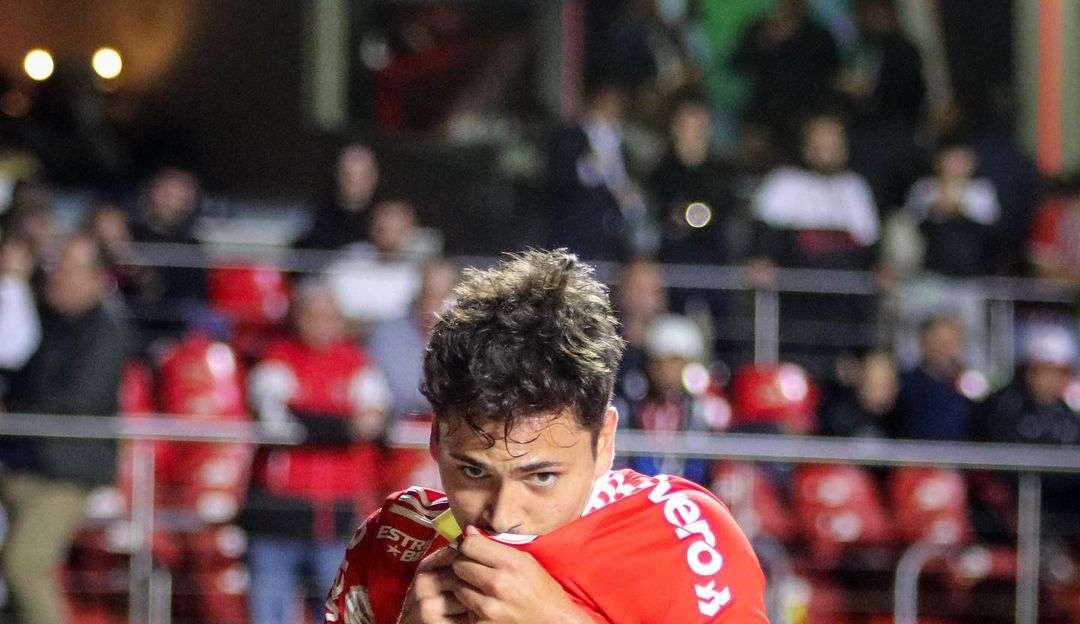 São Paulo perde em casa para o Internacional e se afasta da briga por vaga na Libertadores