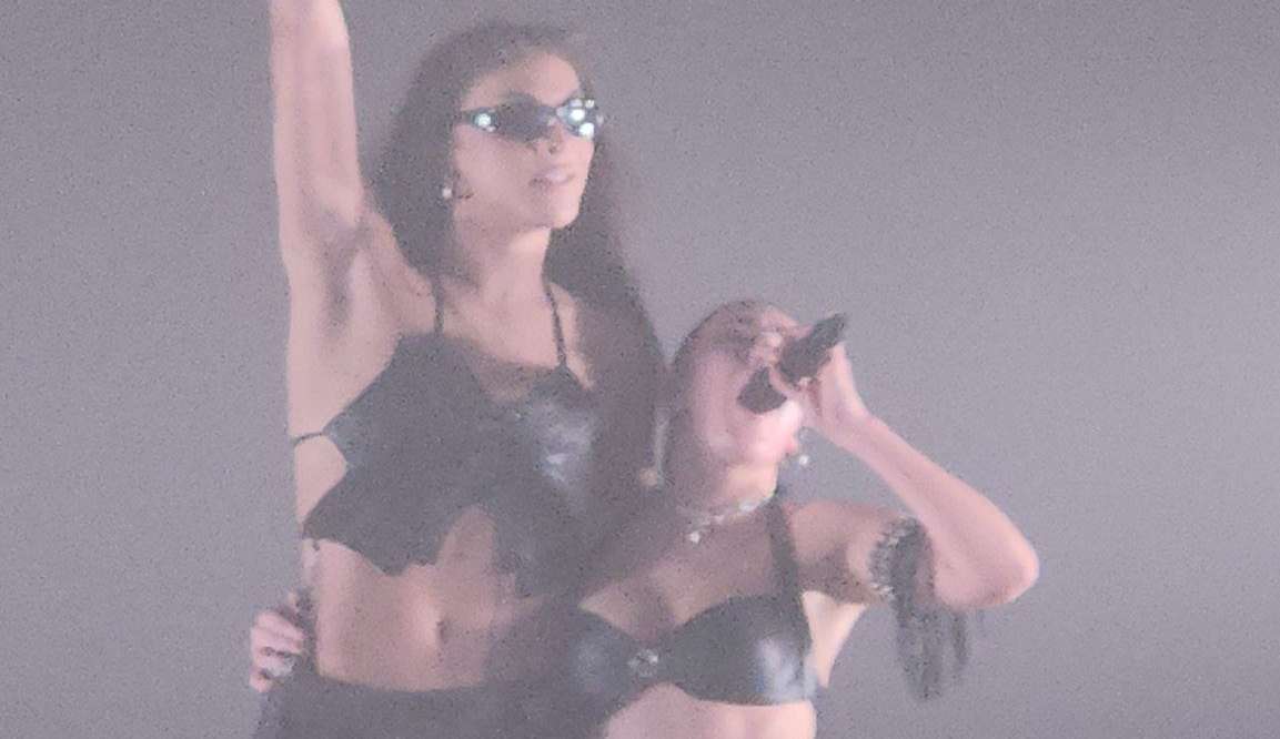 Pabllo Vittar participa do show de Charli XCX em São Paulo