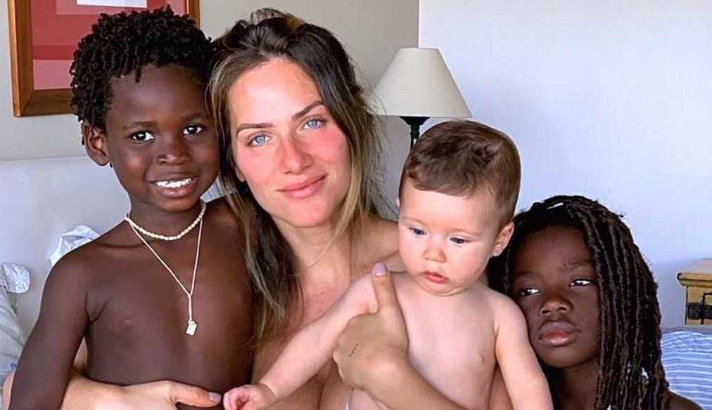 Giovanna Ewbank mostra fotos da gestação do filho caçula, Zyan