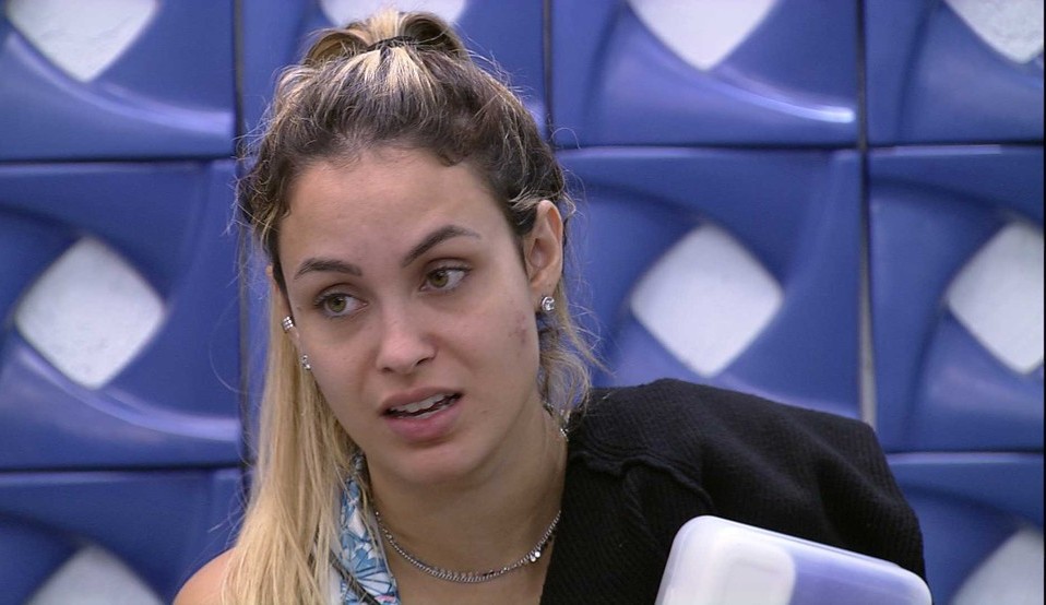 BBB 21: Para defender Rodolffo, Sarah briga com Gil e manda o brother calar a boca