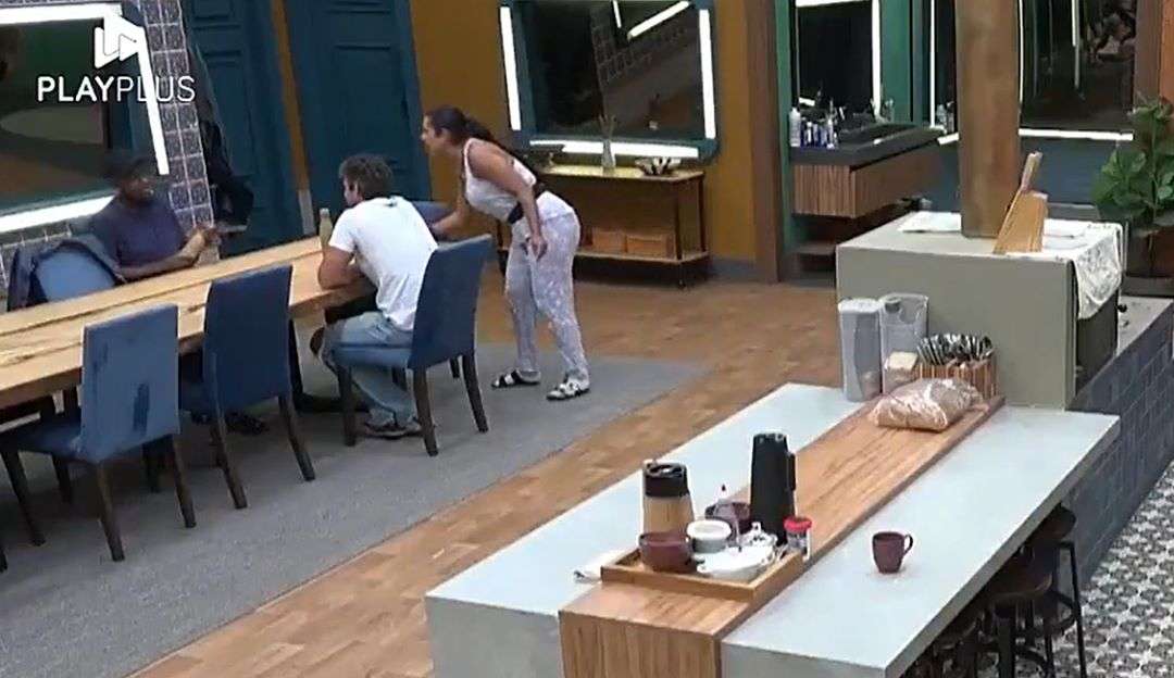 A Fazenda: André Marinho e peoas do grupo A brigam novamente