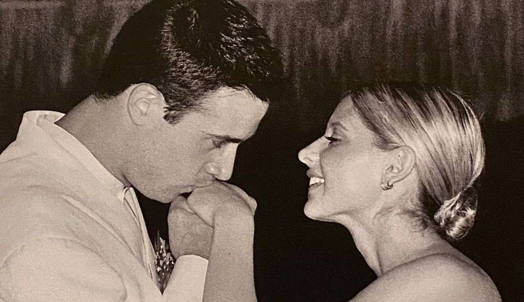 Freddie Prinze Jr fala sobre o início de seu relacionamento com Michelle Gellar