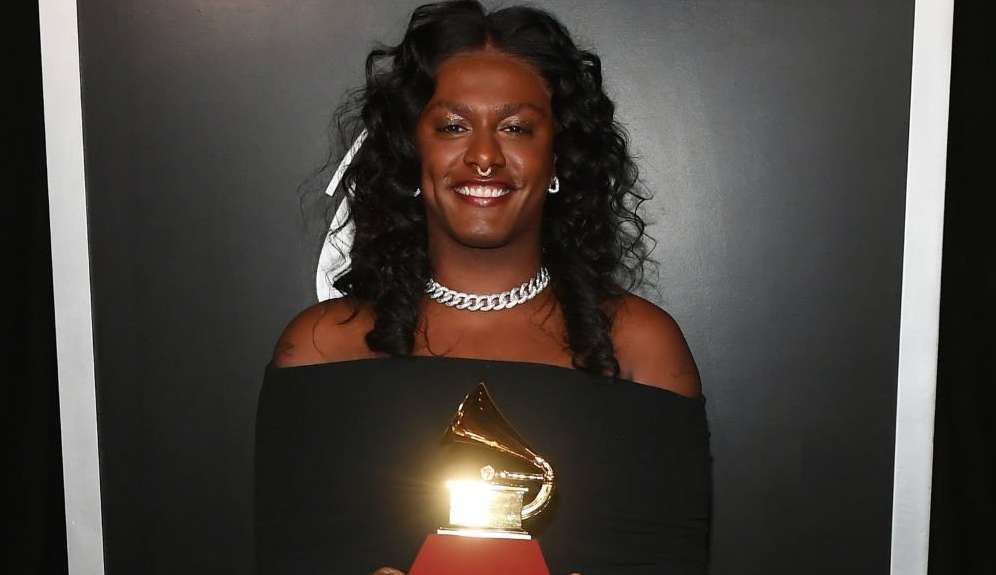 Grammy Latino: Liniker vence premiação e faz história