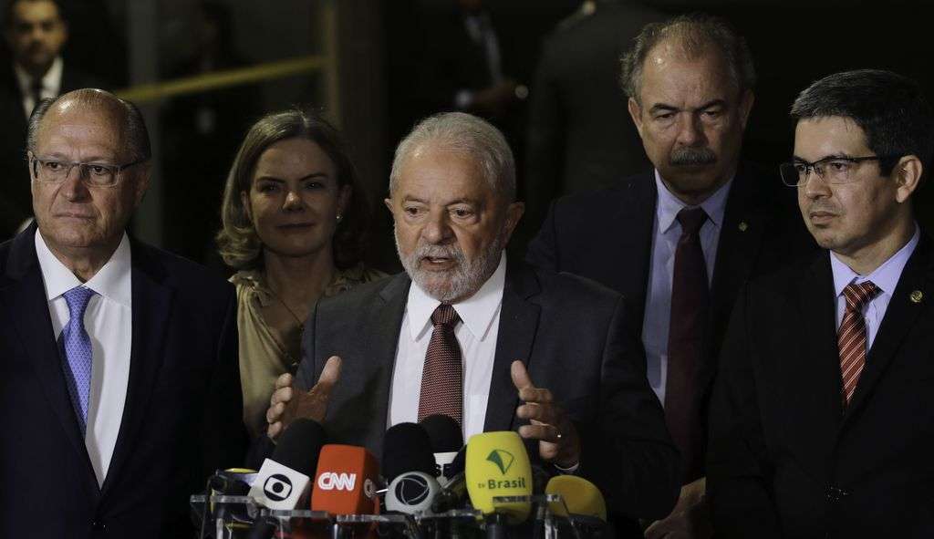 PEC da Transição deve passar com ajustes e em pouco tempo