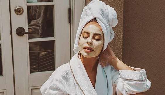 Dicas para cuidar da pele oleosas no verão