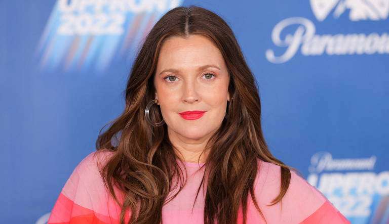 Drew Barrymore defende sua vida sexual entediante: ‘Já fiz de tudo’