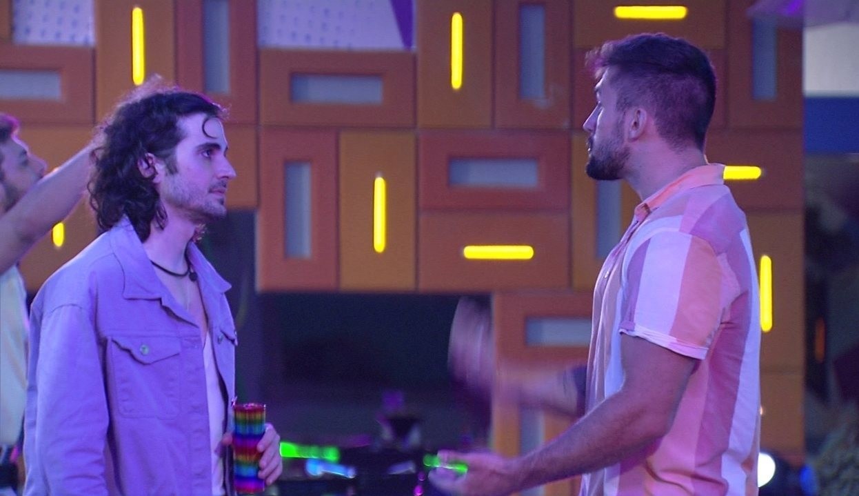 Arthur procura Fiuk para fazerem as pazes após conflitos no BBB 21: