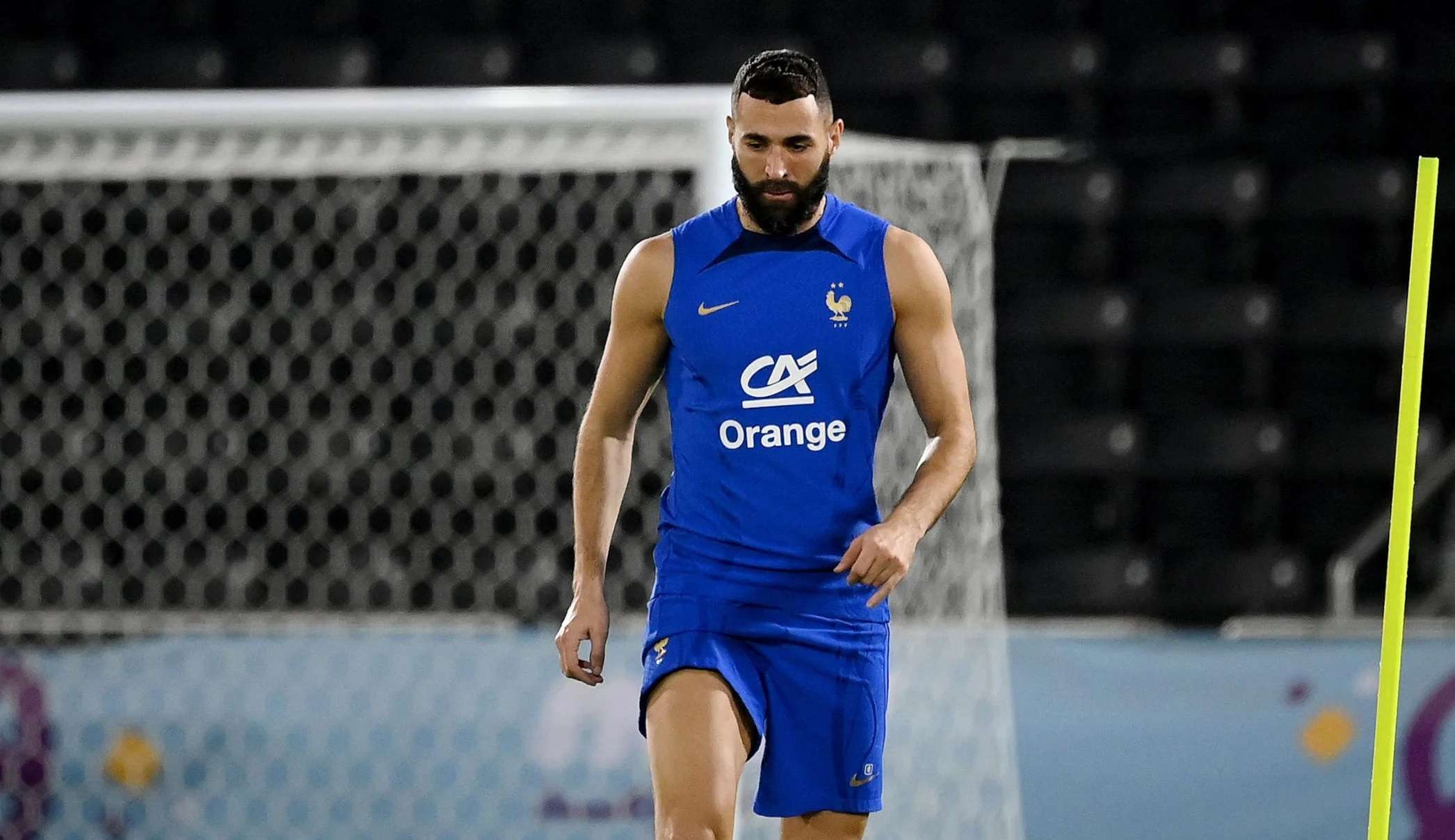Benzema sofre lesão durante treino da França e fica de fora da Copa