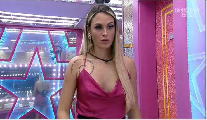 BBB21: Sarah da em cima de Arthur e Rodolffo na festa
