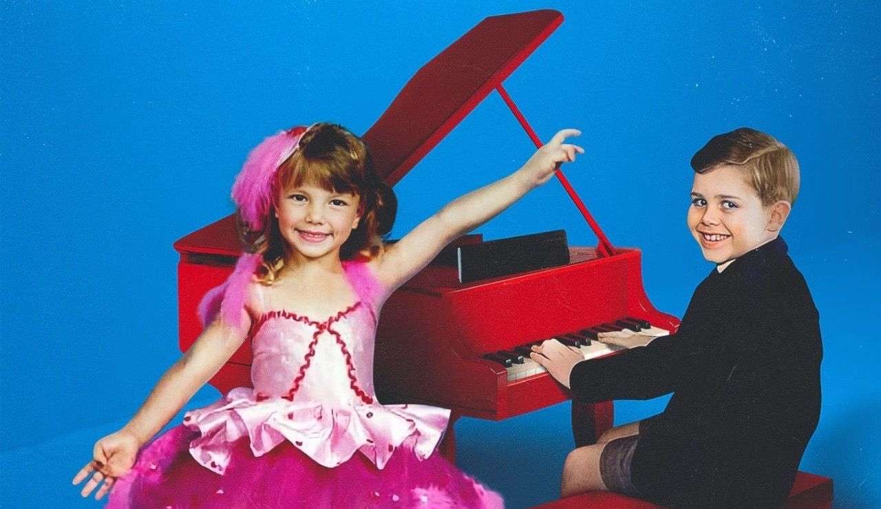 ‘Hold Me Closer’ de Elton John e Britney Spears ganha versão acústica