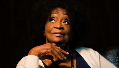 No Dia da Consciência Negra, Léa Garcia fala sobre a luta contra o racismo na TV brasileira.