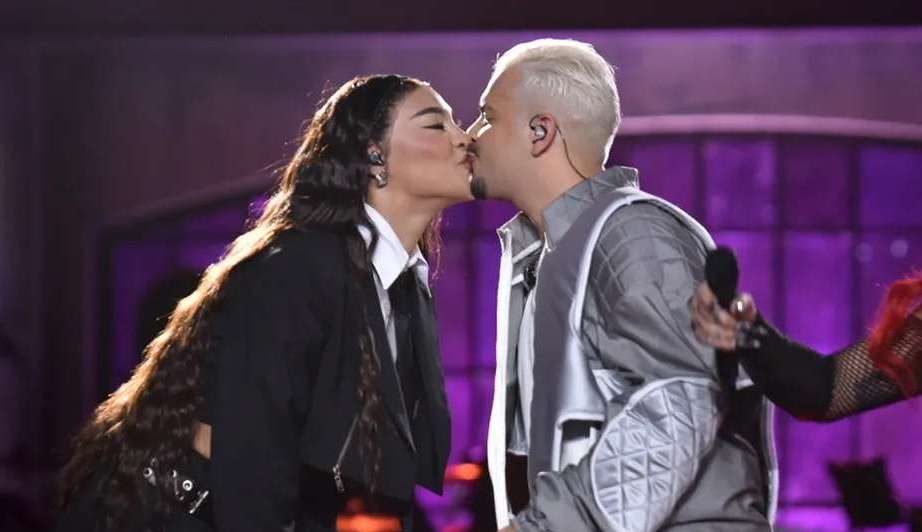 Após selinho com Pedro Sampaio, Pabllo Vittar anuncia namoro