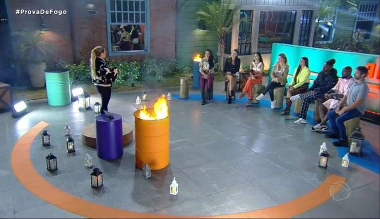 A Fazenda 14: Deolane demonstra ciúmes da amizade entre Pétala e Bia