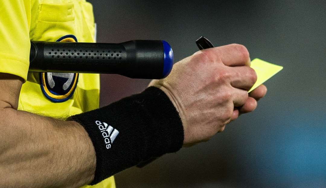 Árbitros brasileiros trazem atuações diferentes em suas estreias na Copa