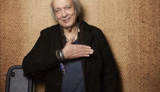 Conheça a vida e a trajetória de Erasmo Carlos, um dos pioneiros do rock brasileiro