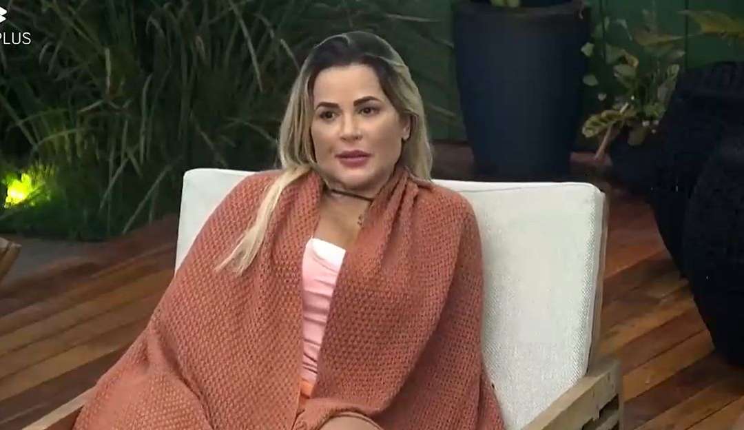Deolane demonstra preocupação com imagem fora de “A Fazenda”